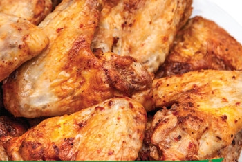 Grilled chicken wings with DASAVI lemon chilli sauce