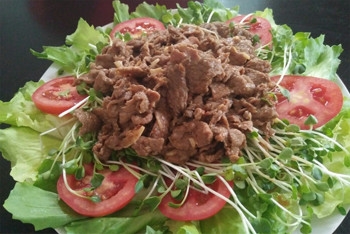 Beef mix with vegetable sprouts