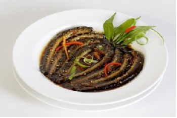Loach cooked with coriander