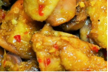 Chicken cooked with lemongrass chilli