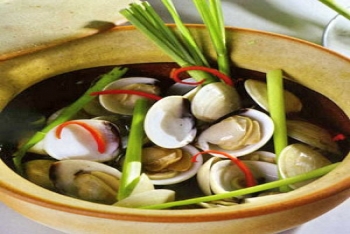 Steamed clam with lemongrass