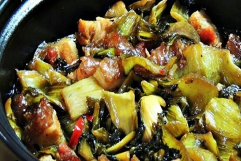 Meat cook with salted vegetable