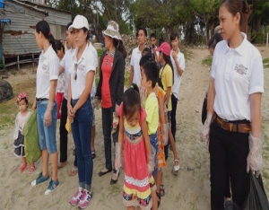 Tập thể DASAVI thu gom rác tại khu du lịch Bãi Dài - Tp Cam Ranh