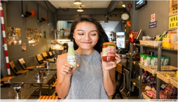 Hình ảnh khách hàng ưa thích sản phẩm DASAVI trên trang EatBook.sg tại Singapore.